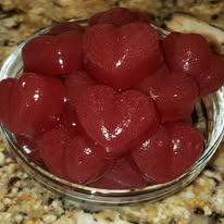 Raw dehydrated sea moss is rehydrated and prepared with fruits and vetables to create the flavors you experience with Monet Blends. Vegan agar agar.