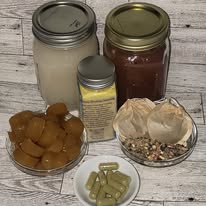 2 sea moss gels, 2 gummies, 1 capsules, 1 Immunity Seasoning Blend, and 4 Tea Bags (1 bag makes 32oz.) Vegan.